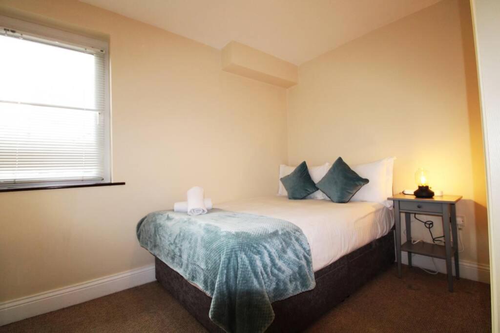 Large 3 Bed, Galway City Centre Appartement Buitenkant foto