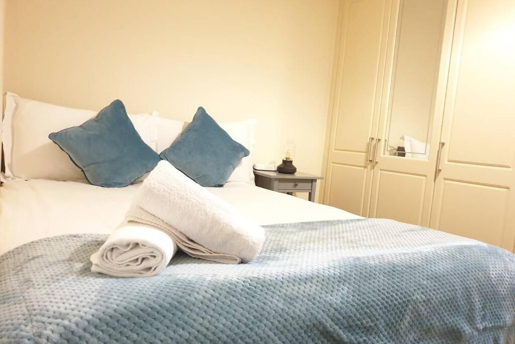 Large 3 Bed, Galway City Centre Appartement Buitenkant foto