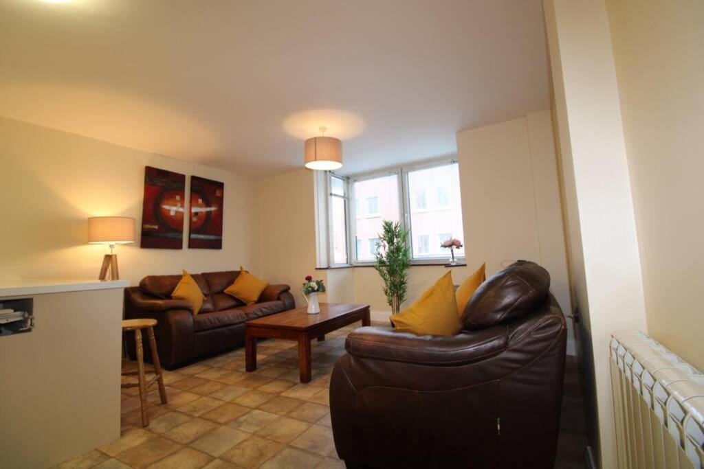 Large 3 Bed, Galway City Centre Appartement Buitenkant foto