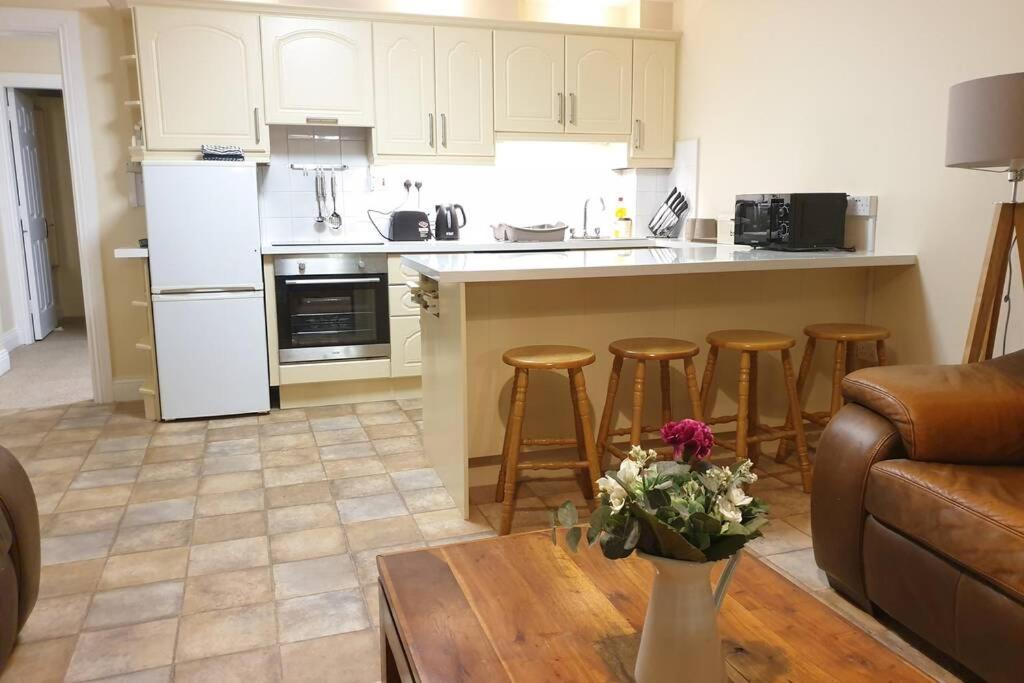 Large 3 Bed, Galway City Centre Appartement Buitenkant foto