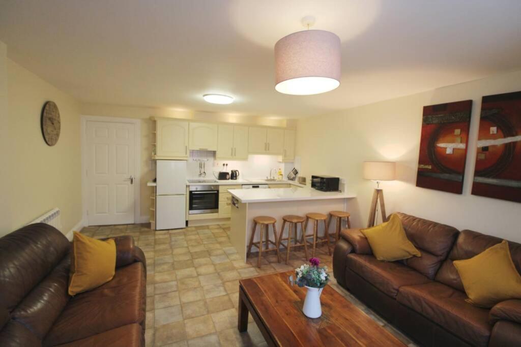 Large 3 Bed, Galway City Centre Appartement Buitenkant foto